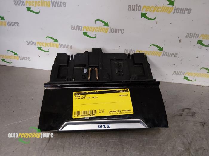 Begagnade Askkopp, fram Volkswagen Passat Variant (3G5) 1.4 GTE 16V Pris € 24,99 Marginaltabell erbjuds av Autorecycling Joure B.V.