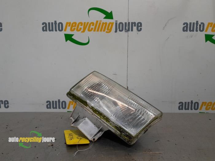 Używane Reflektor prawy Mazda B (UJ/UN) 2.5 D 4x4 Cena € 49,99 Procedura marży oferowane przez Autorecycling Joure B.V.