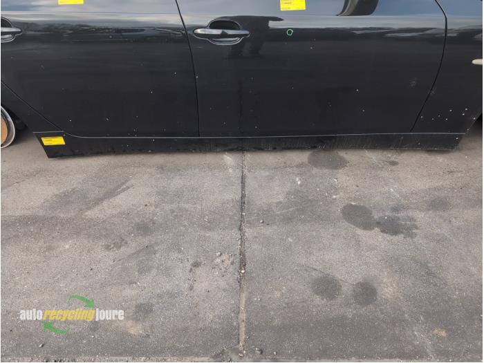 Używane Próg prawy BMW 5 serie Touring (E61) 525i 24V Cena na żądanie oferowane przez Autorecycling Joure B.V.