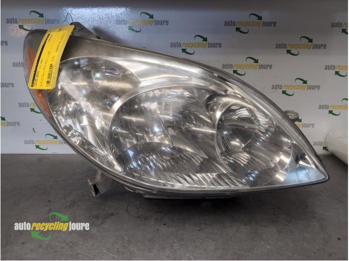 Używane Reflektor prawy Toyota Matrix Cena € 89,99 Procedura marży oferowane przez Autorecycling Joure B.V.