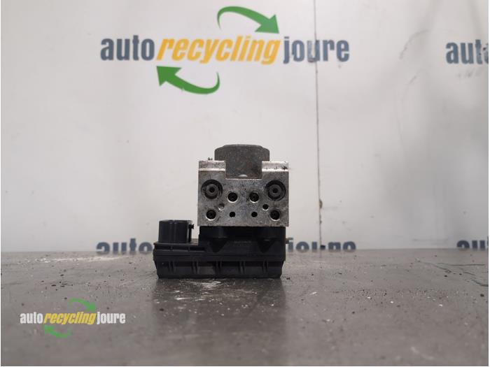 Begagnade ABS-pump Toyota Matrix Pris € 125,00 Marginaltabell erbjuds av Autorecycling Joure B.V.