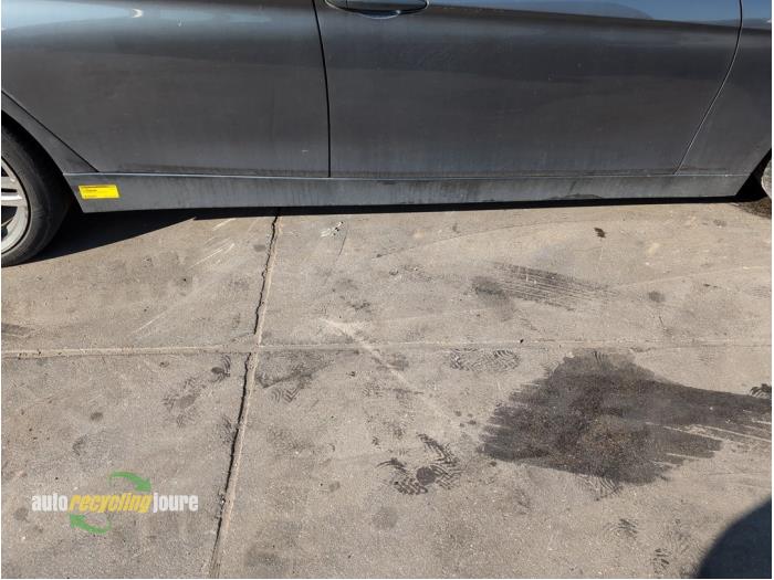 Używane Próg prawy BMW 3 serie Touring (F31) 320d 2.0 16V Cena na żądanie oferowane przez Autorecycling Joure B.V.