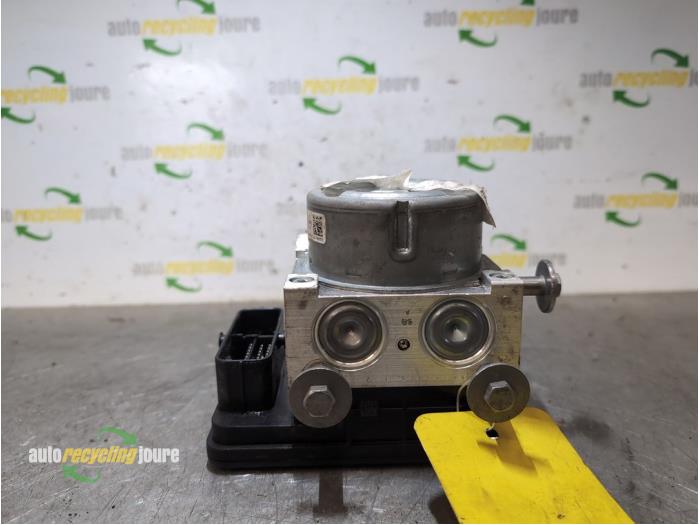 Używane Pompa ABS Renault Megane IV (RFBB) 1.2 Energy TCE 130 Cena € 74,99 Procedura marży oferowane przez Autorecycling Joure B.V.
