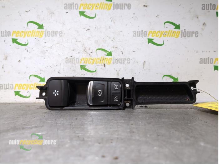 Gebrauchte Handbremse Schalter Renault Megane IV (RFBB) 1.2 Energy TCE 130 Preis € 29,99 Margenregelung angeboten von Autorecycling Joure B.V.