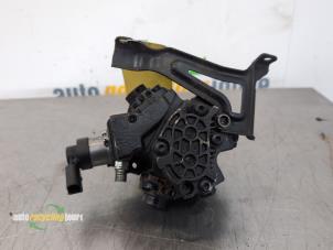 Högtryckspump från en Audi Q7 (4LB) 3.0 TDI V6 24V 2006