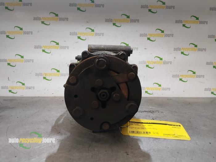 Usagé Pompe clim Ford Mondeo III Wagon 1.8 16V Prix € 59,99 Règlement à la marge proposé par Autorecycling Joure B.V.