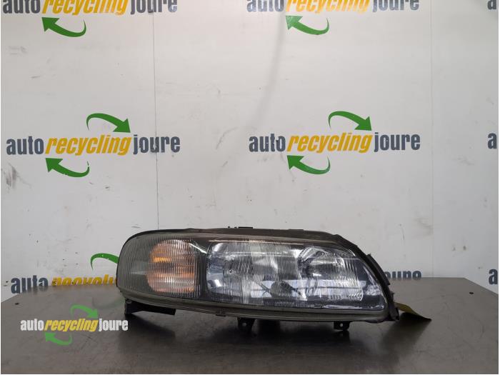 Używane Reflektor prawy Volvo V70 (SW) 2.4 T 20V AWD Cena € 75,00 Procedura marży oferowane przez Autorecycling Joure B.V.