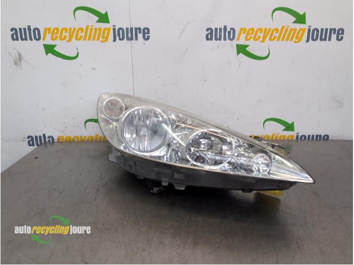 Używane Reflektor prawy Peugeot 308 SW (4E/H) 1.6 VTI 16V Cena € 49,99 Procedura marży oferowane przez Autorecycling Joure B.V.