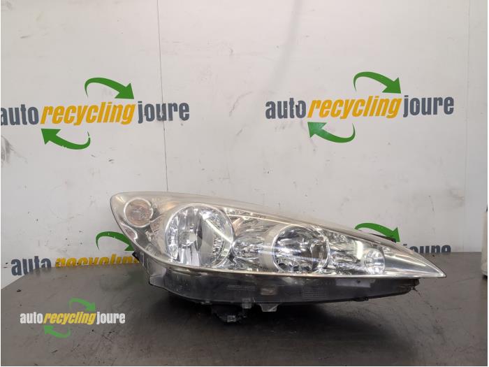 Używane Reflektor prawy Peugeot 308 SW (4E/H) 1.6 VTI 16V Cena € 49,99 Procedura marży oferowane przez Autorecycling Joure B.V.