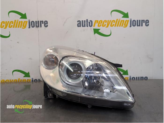 Używane Reflektor prawy Mercedes B (W245) 1.7 B-170 16V Cena € 75,00 Procedura marży oferowane przez Autorecycling Joure B.V.