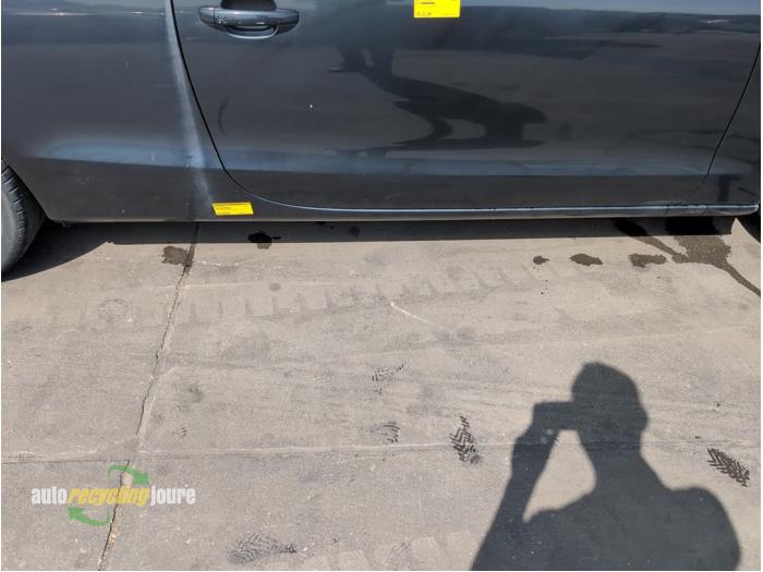 Używane Próg prawy Audi A5 (8T3) 2.7 TDI V6 24V Cena na żądanie oferowane przez Autorecycling Joure B.V.