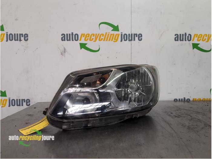 Używane Reflektor lewy Volkswagen Caddy III (2KA,2KH,2CA,2CH) 1.6 TDI 16V Cena € 125,00 Procedura marży oferowane przez Autorecycling Joure B.V.