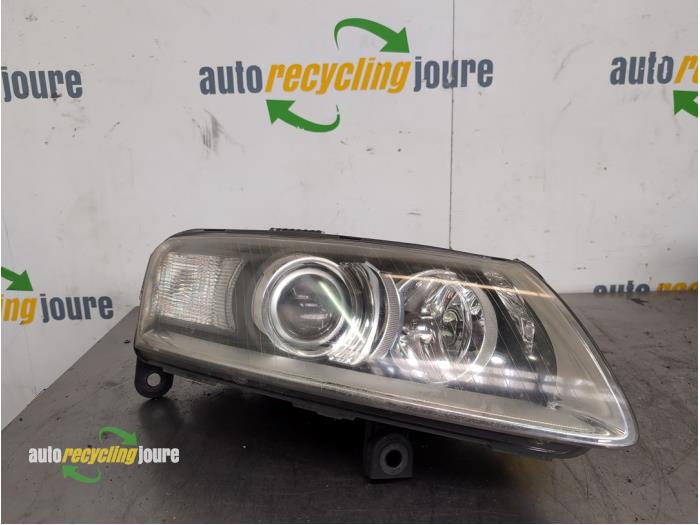 Używane Reflektor prawy Audi A6 (C6) 3.2 V6 24V FSI Cena € 199,00 Procedura marży oferowane przez Autorecycling Joure B.V.