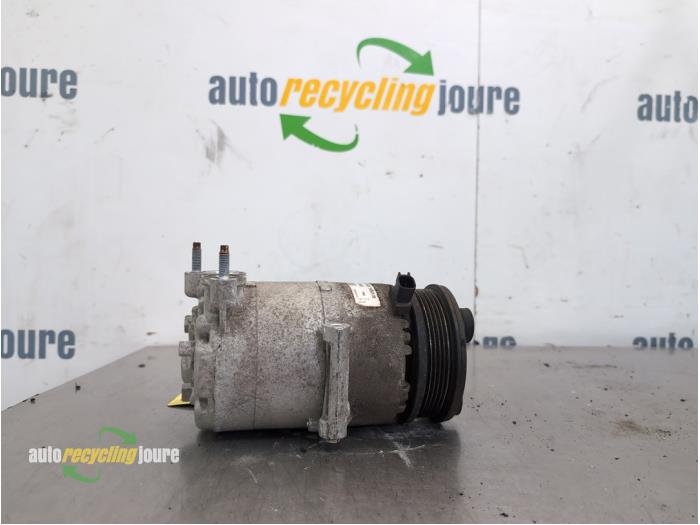 Usagé Compresseur de clim Ford Mondeo IV 2.0 16V Prix € 89,99 Règlement à la marge proposé par Autorecycling Joure B.V.