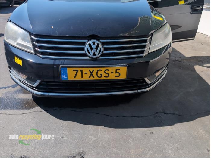 Usados Parachoques Volkswagen Passat Variant (365) 1.4 TSI 16V Precio € 400,00 Norma de margen ofrecido por Autorecycling Joure B.V.