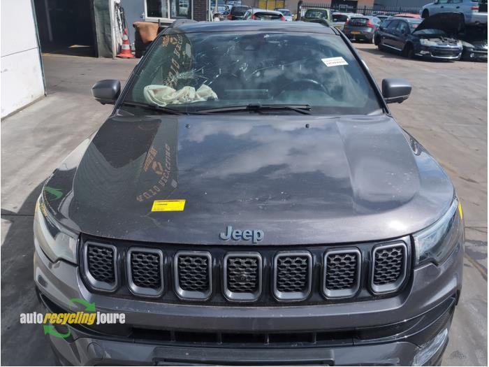 Używane Maska Jeep Compass II (MP) 1.3 4XE 240 16V 4x4 Cena € 499,99 Procedura marży oferowane przez Autorecycling Joure B.V.