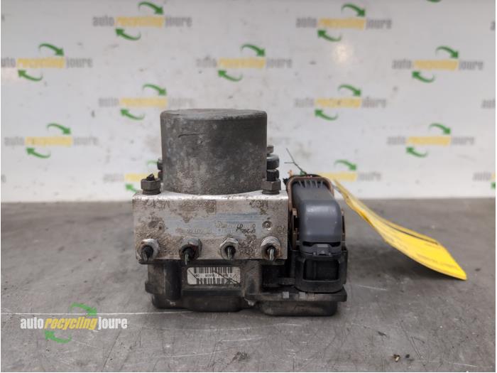 Begagnade ABS-pump Peugeot Partner (GC/GF/GG/GJ/GK) 1.6 HDI 75 16V Pris € 99,99 Marginaltabell erbjuds av Autorecycling Joure B.V.