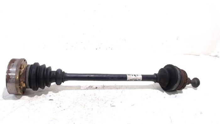 Gebrauchte Antriebswelle links hinten Volkswagen Passat Preis € 21,00 Margenregelung angeboten von Van der Ven Autorecycling B.V.