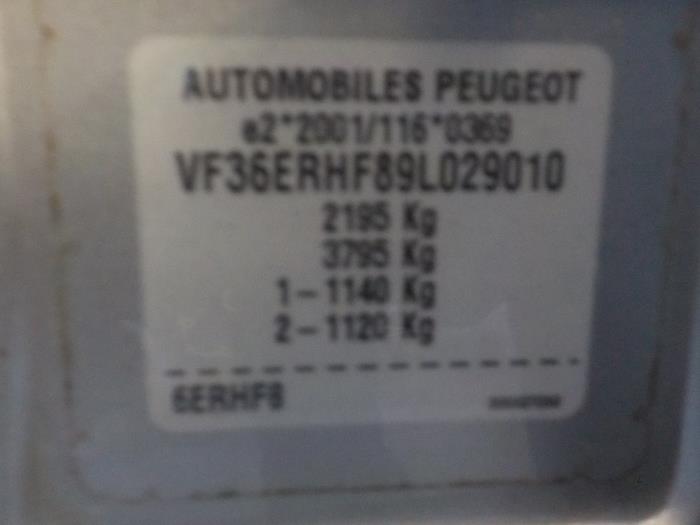 Motor van een Peugeot 407 2009