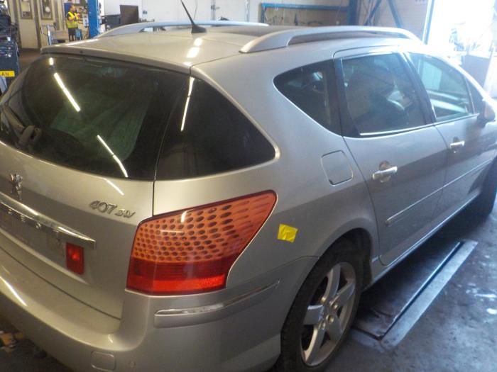 Motor van een Peugeot 407 2009