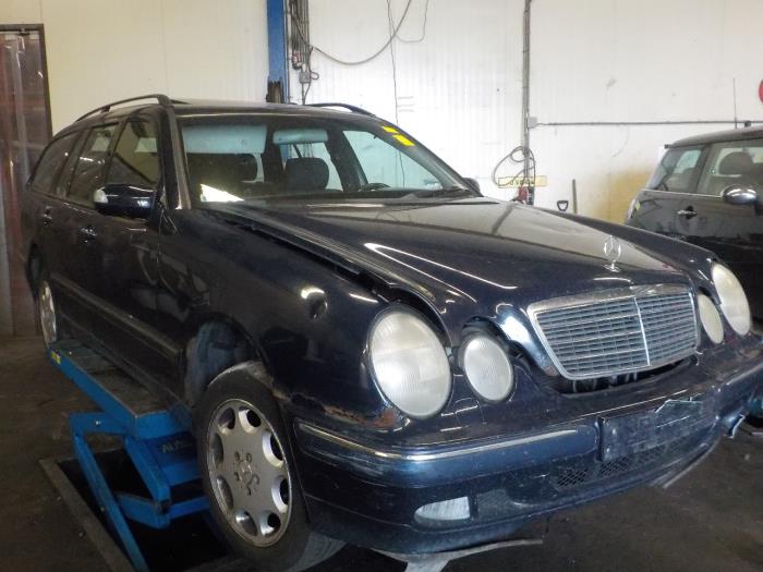 Engine from a Mercedes E-Klasse 2001