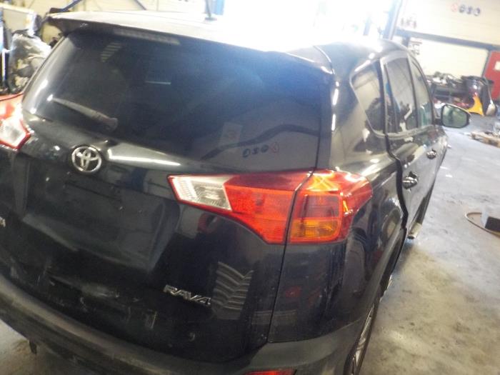Compresseur de clim d'un Toyota Funcruiser 2015