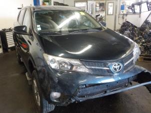 Compresseur de clim d'un Toyota Funcruiser 2015