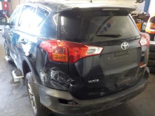 Compresseur de clim d'un Toyota Funcruiser 2015