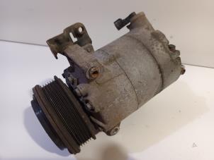 Usagé Compresseur de clim Ford Fiesta Prix € 55,00 Règlement à la marge proposé par Van der Ven Autorecycling B.V.