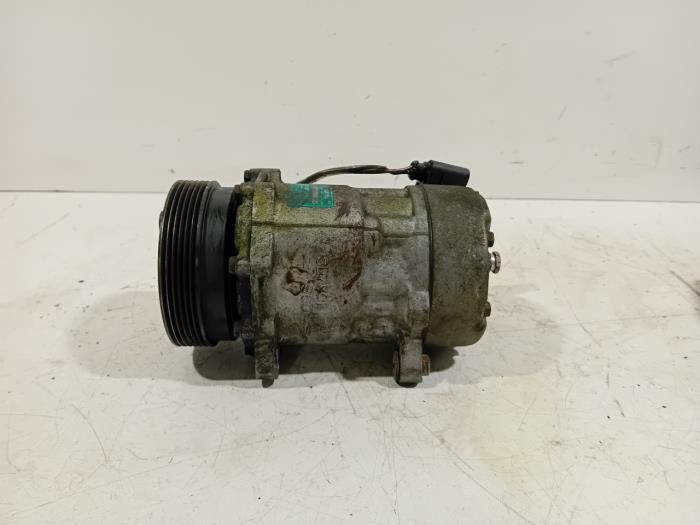 Usagé Pompe clim Volkswagen Bestel Prix € 45,00 Règlement à la marge proposé par Van der Ven Autorecycling B.V.