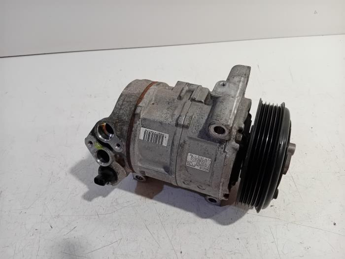 Usagé Compresseur de clim Fiat Punto Prix € 105,00 Règlement à la marge proposé par Van der Ven Autorecycling B.V.