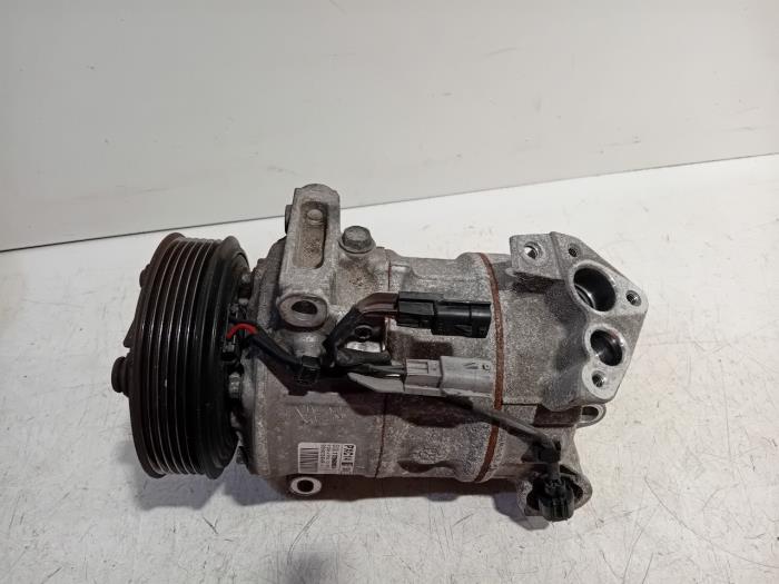 Gebrauchte Klimapumpe Renault Megane Preis € 100,00 Margenregelung angeboten von Van der Ven Autorecycling B.V.