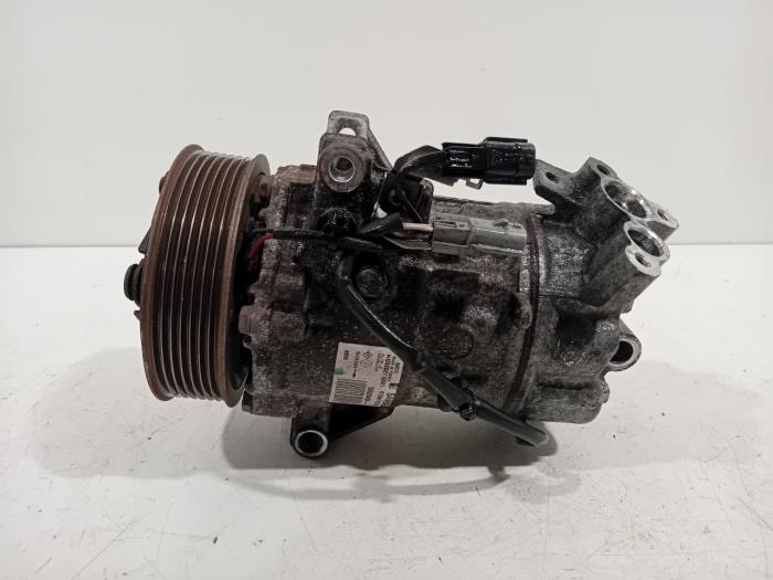 Usagé Pompe clim Renault Clio Prix € 145,00 Règlement à la marge proposé par Van der Ven Autorecycling B.V.
