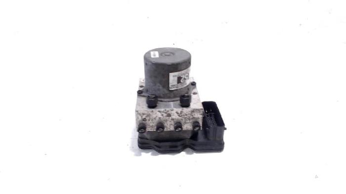 Begagnade ABS-pump Kia Rio Pris € 10,00 Marginaltabell erbjuds av Van der Ven Autorecycling B.V.