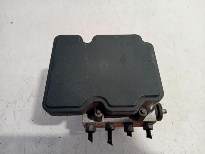 Begagnade ABS-pump Peugeot 3008 Pris € 242,00 Marginaltabell erbjuds av Van der Ven Autorecycling B.V.