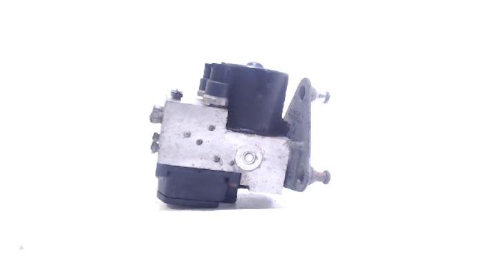 Begagnade ABS-pump Mercedes Vaneo Pris € 15,00 Marginaltabell erbjuds av Van der Ven Autorecycling B.V.