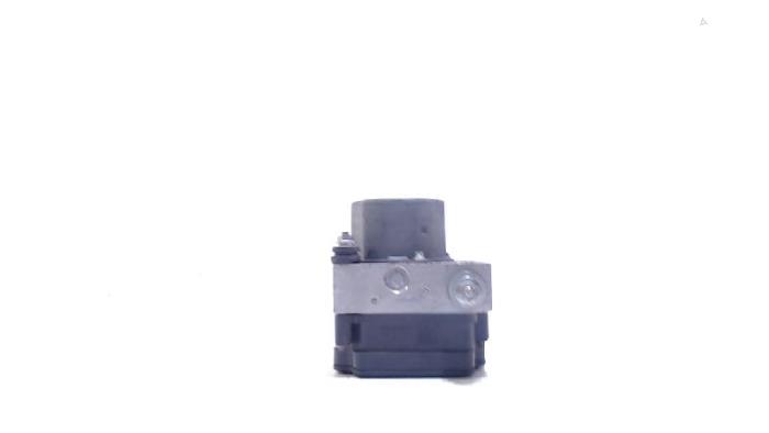 Begagnade ABS-pump Smart Forfour Pris € 10,00 Marginaltabell erbjuds av Van der Ven Autorecycling B.V.