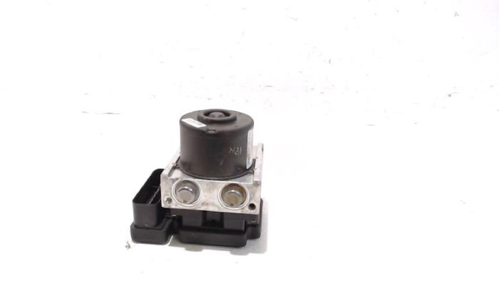 Begagnade ABS-pump Ford C-Max Pris € 12,00 Marginaltabell erbjuds av Van der Ven Autorecycling B.V.