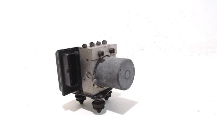 Begagnade ABS-pump Audi A4 Pris € 60,00 Marginaltabell erbjuds av Van der Ven Autorecycling B.V.