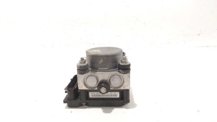 Gebrauchte ABS Pumpe Renault Clio Preis € 15,00 Margenregelung angeboten von Van der Ven Autorecycling B.V.