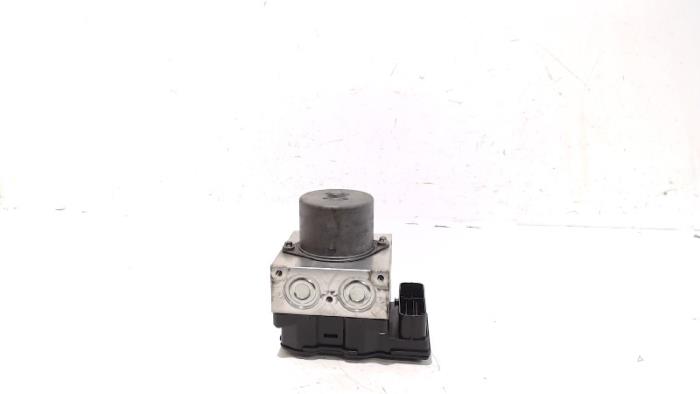 Used ABS pump Ford Mondeo Price € 18,00 Margin scheme offered by Van der Ven Autorecycling B.V.
