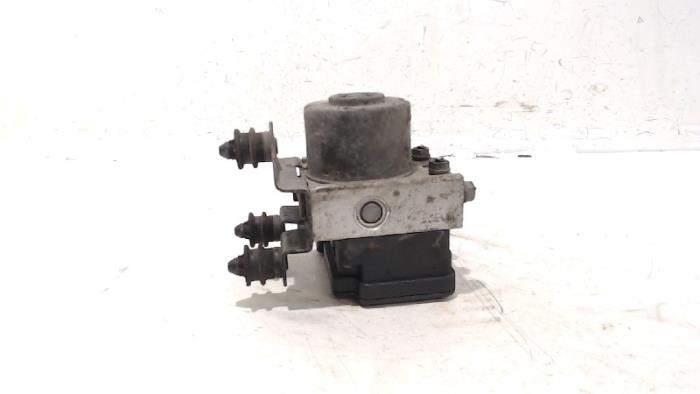 Usagé Pompe ABS Skoda Octavia Prix € 18,00 Règlement à la marge proposé par Van der Ven Autorecycling B.V.