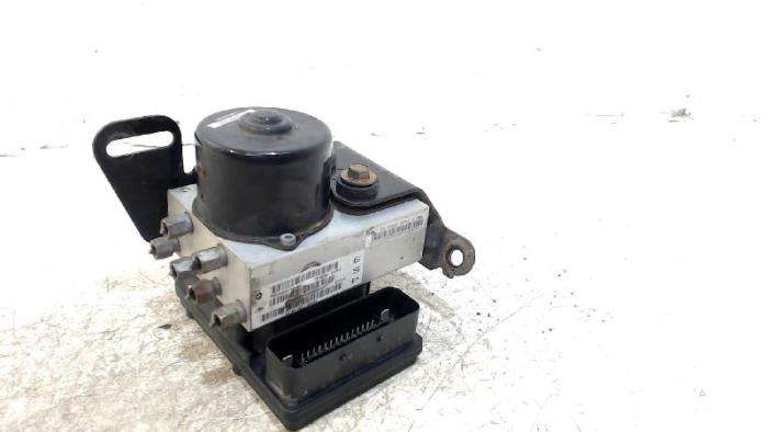 Usagé Bloc ABS Jeep Grand Cherokee Prix € 63,00 Règlement à la marge proposé par Van der Ven Autorecycling B.V.