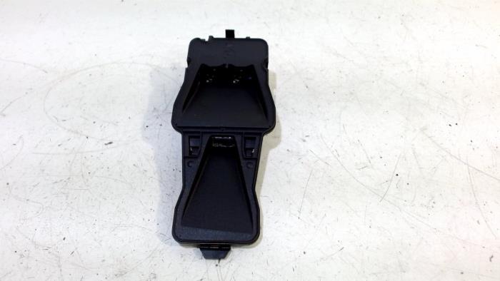Gebrauchte Tempomat Sensor Volvo V40 Preis € 13,00 Margenregelung angeboten von Van der Ven Autorecycling B.V.