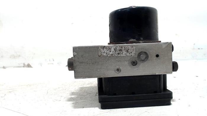 Begagnade ABS-pump Jaguar S-Type Pris € 120,00 Marginaltabell erbjuds av Van der Ven Autorecycling B.V.