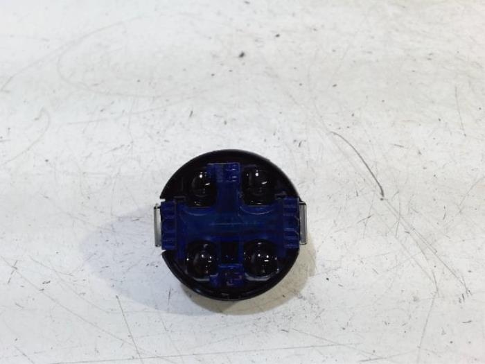Begagnade Regnsensor Mercedes B-Klasse Pris € 13,00 Marginaltabell erbjuds av Van der Ven Autorecycling B.V.