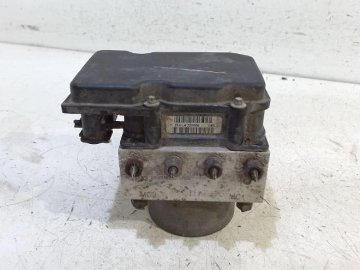 Begagnade ABS-pump Peugeot 107 Pris € 27,00 Marginaltabell erbjuds av Van der Ven Autorecycling B.V.