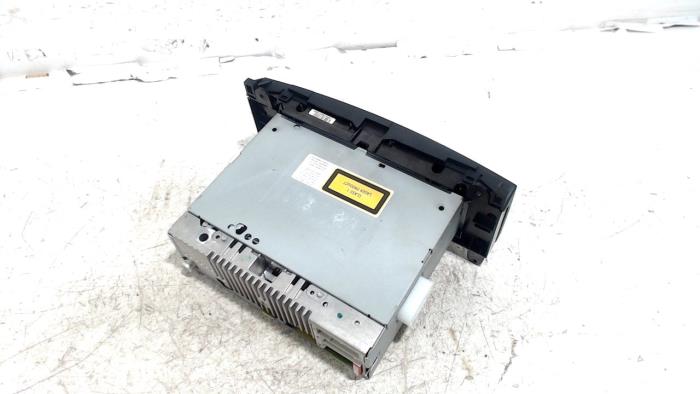 Gebrauchte Radio Mercedes B-Klasse Preis € 51,00 Margenregelung angeboten von Van der Ven Autorecycling B.V.