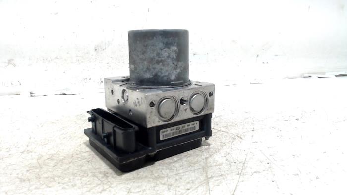 Begagnade ABS-pump Mercedes A-Klasse Pris € 30,00 Marginaltabell erbjuds av Van der Ven Autorecycling B.V.