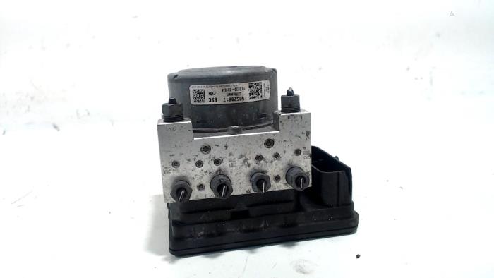 Begagnade ABS-pump Alfa Romeo Giulietta Pris € 21,00 Marginaltabell erbjuds av Van der Ven Autorecycling B.V.